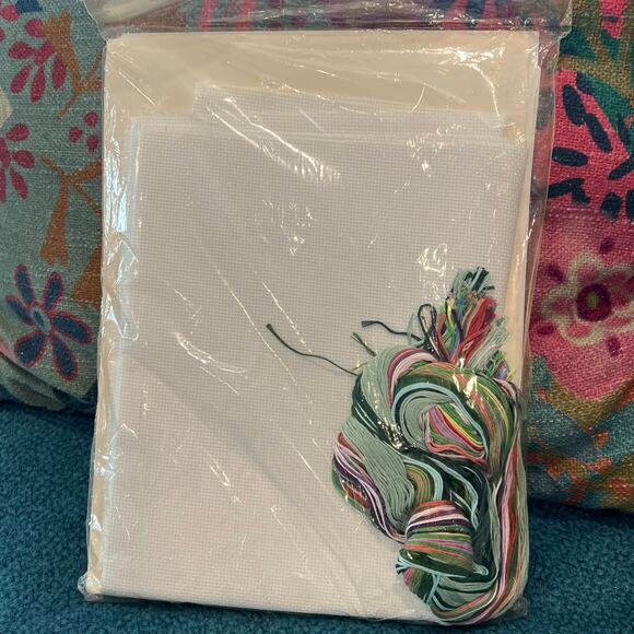 Vintage 1990 Cross Stitch Kit Floral Spring Flowers Set of 4 Placemats - Picture 2 of 10